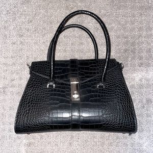 Black Guess purse for sale!